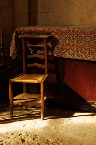 Ygrande, Oratoriumsstuhl in leerer Kirche