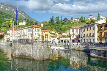 le petit port de Menaggio sur le lac de Côme sur Peter Eckert