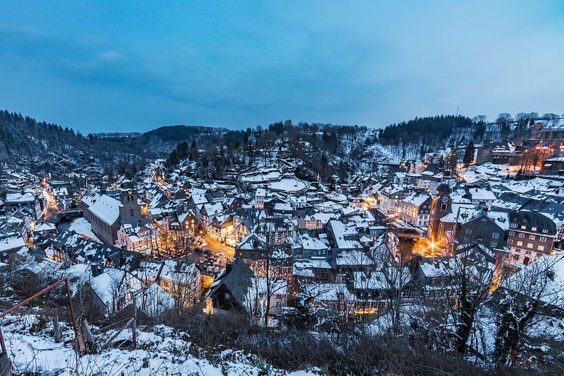 Monschau, ein Panoramablick von Peter Haastrecht, van