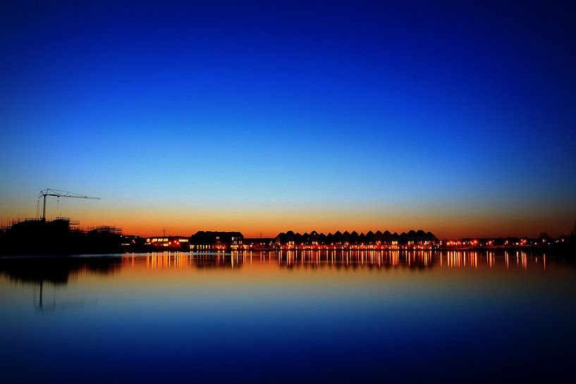 De gekleurde huizen aan de Rietplas in Houten-Zuid. by Margreet van Beusichem