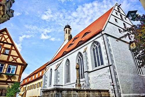fontein met kerk Rothenburg ob der Tauber