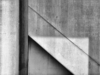 Lumière tombant sur une structure en béton