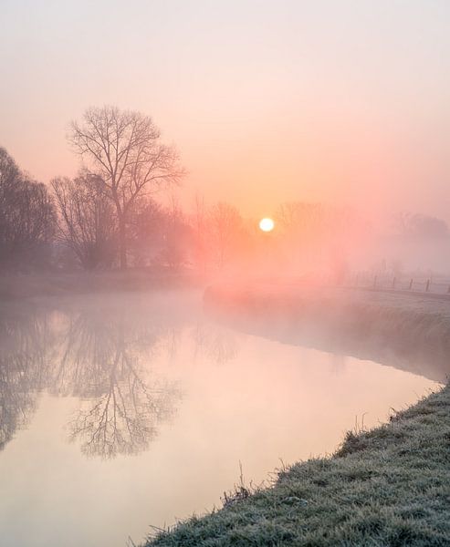 On the Dender early in the morning by Marcel Derweduwen