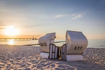 Idylle de chaise de plage à Zingst, Mecklembourg-Poméranie occidentale, Allemagne sur Christian Müringer