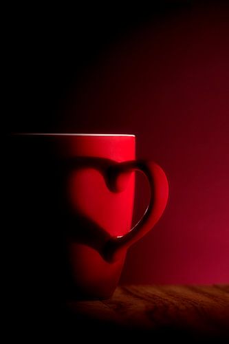 Simply Red series, title Shadow heart (red coffee cup)