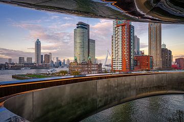 Mooiste uitzicht van Rotterdam, een doorkijkje vanaf de Tornado op het dak van het FENIX musseum van Leon Okkenburg