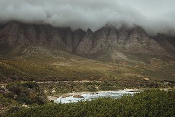 A blanket of clouds over the mountains near Cape Town | Travel Photography | South Africa, Africa by Sanne Dost