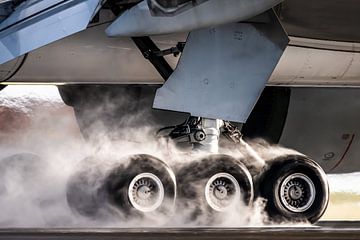 Landing gear of 777 with spray by Dennis Janssen