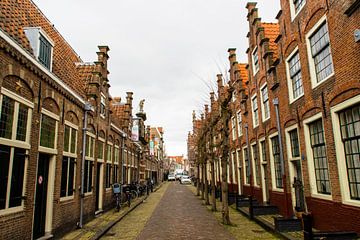 Straat met het Frans Halsmuseum van Rutger Kuus