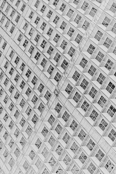 Abstraktes Foto von La Défense in schwarz-weiß in Paris, Frankreich von Bas Meelker