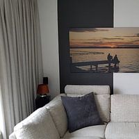 Photo de nos clients: Coucher de soleil avec des gens sur la jetée des lacs de Loosdrecht par Martin Stevens, sur toile
