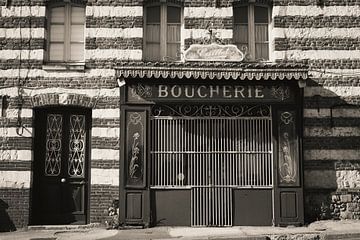 La Boucherie", Alte Ladenfront, Frankreich von Imladris Images