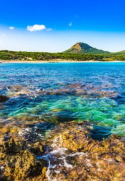 Blick auf den Strand Cala Agulla auf Mallorca, Spanien von Alex Winter