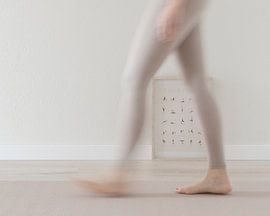Posture de yoga en mouvement sur Lucyna Smulders Photography