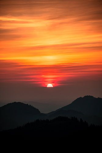 Zonsondergang boven de Alpen