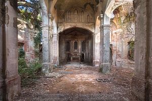 Église abandonnée en décadence. sur Roman Robroek - Photos de bâtiments abandonnés