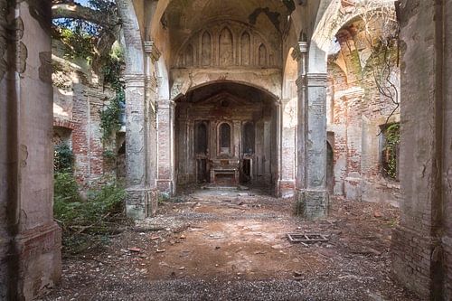 Église abandonnée en décadence.