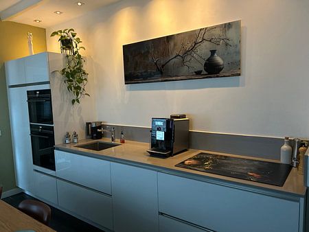 Japanse stilleven als panorama met vaas en tak
