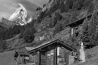 Houten huizen met Matterhorn van Menno Boermans thumbnail