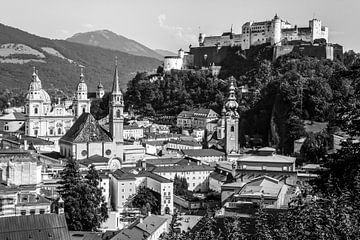 Salzburg in Oostenrijk - Monochroom van Werner Dieterich