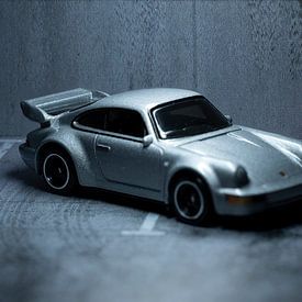 (Modell) Porsche driftet in der Garage von Michel Knikker