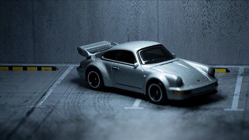 (Model) Porsche drift in garage