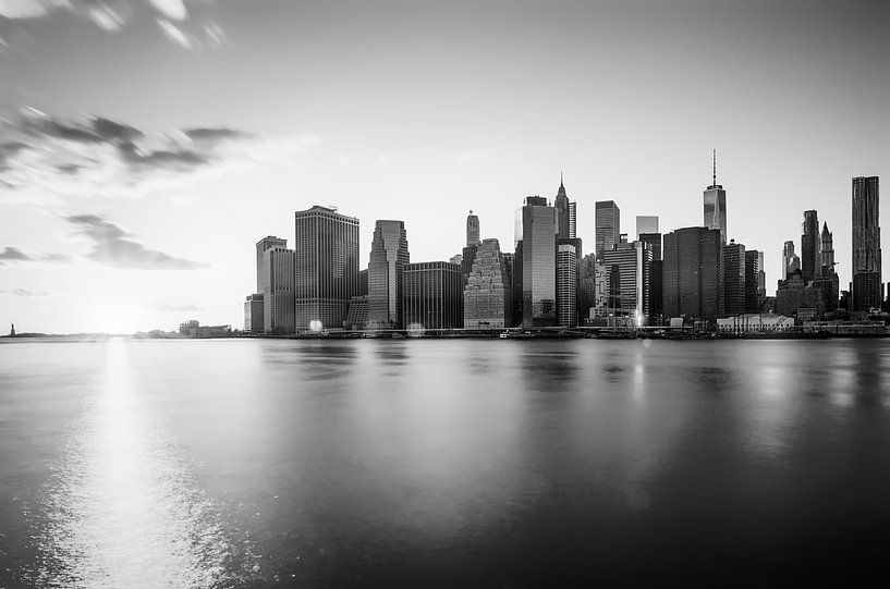 New York Skyline At Sunset Zwart Wit van marlika art