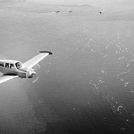 Beechcraft Bonanza V-Tail black and white by Planeblogger