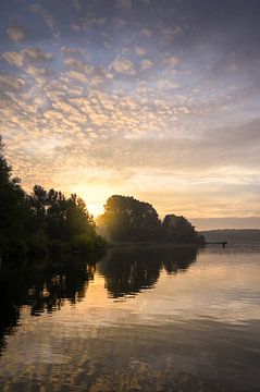 Colourful sunrise over Kralingse plas by Henk Boerman