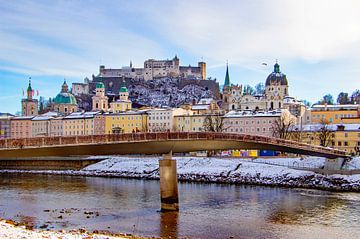 De Marko Feingold voetgangersbrug in Salzburg van Christa Kramer