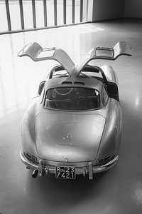 Mercedes 300 SL met vleugeldeuren in zwart-wit