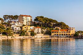 Plage de Renécros beach in Bandol – France by Werner Dieterich