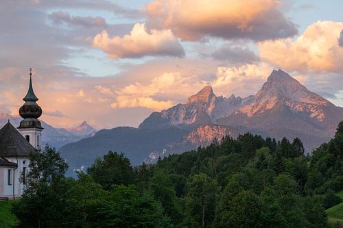 Zonsopgang bij Maria Gern met uitzicht op de Watzmann.