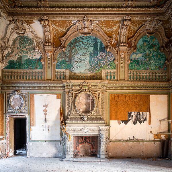 Abandoned Villa with Fireplace. by Roman Robroek - Photos of Abandoned Buildings