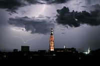 Bliksem met de grote kerk van Breda