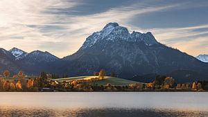 Un matin d'automne à Hopfensee, près de Füssen, dans le sud de l'Allemagne, en Bavière.