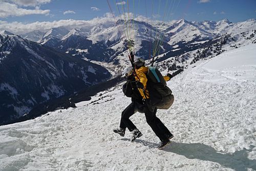 Paragliding in the Tux Alps
