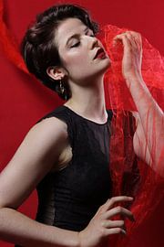 Vom Rot Umschlungen – Fine Art Porträtfotografie