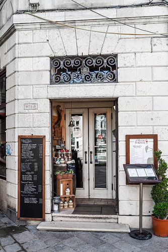 Entree van een restaurant in Venetië