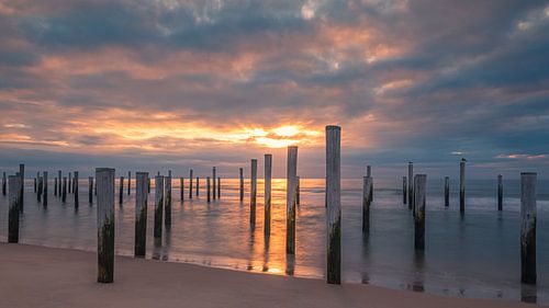 Zonsondergang bij Palendorp in Petten, Noord-Holland