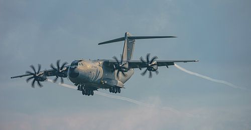 Atterrissage de l'Airbus A400M Atlas de la Luftwaffe.