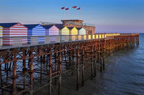 Abendlicht am Pier am Meer in Hastings England