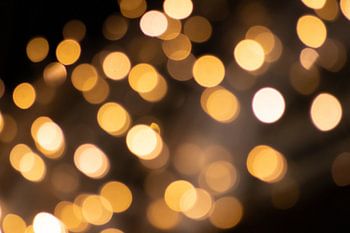 Sprankelende bokeh met feestverlichting als feestelijke achtergrond voor kerst of oud en nieuw