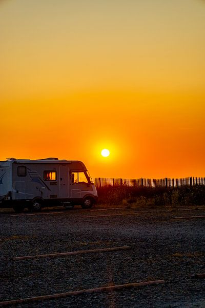 Avondwandeling op het strand in het mooie Normandië inclusief zonsondergang bij Cabourg - Frankrijk van Oliver Hlavaty