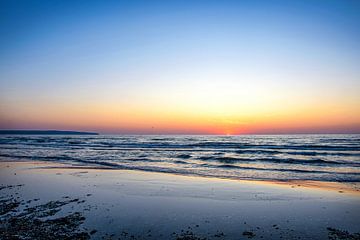 Zonsopgang op het strand van Rügen I van SPUTNIKeins fotografie