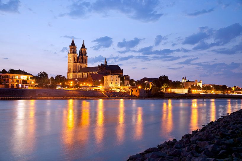 Magdeburger Dom bei Nacht von Peter Schickert