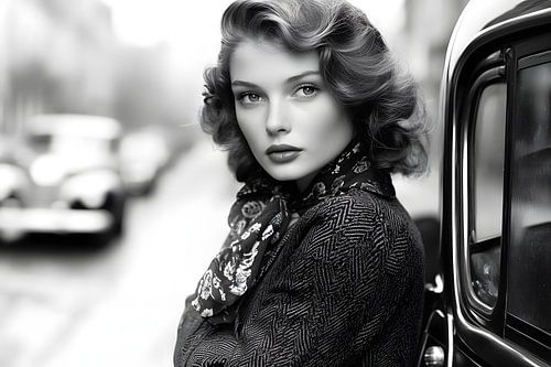 De stijlvolle vrouw in de auto