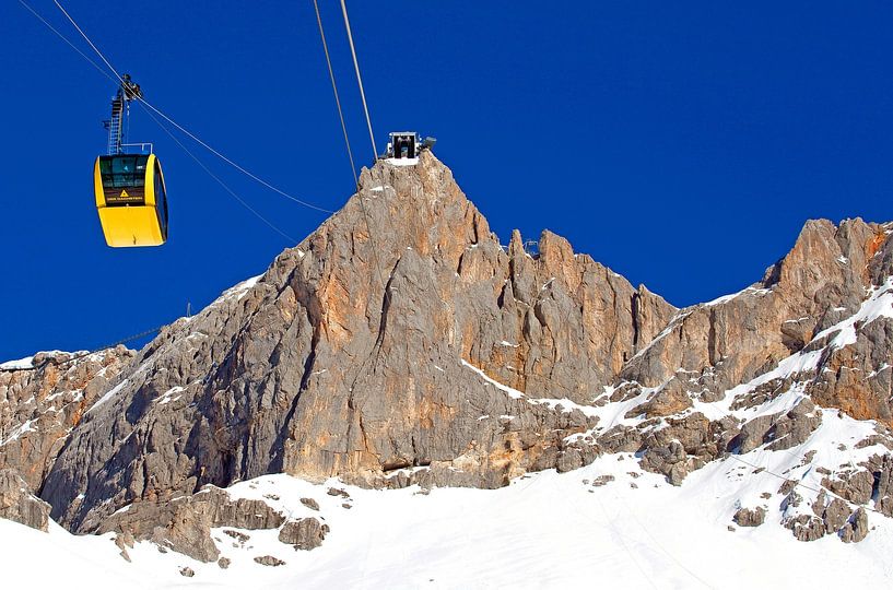 The Hunerkogel cable car up the Dachstein by Christa Kramer