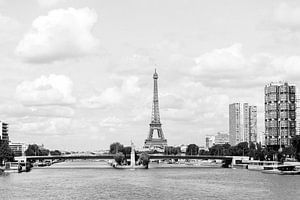 Paris | Eiffel Tower | France | Travel photography | Landscape | Views | River Seine | Black & W by Mirjam Broekhof