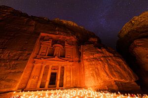 Kerzenlichter in Petra, Jordanien von Laura Vink